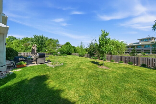Building Photo - Stunning Mundelein Home on a Quiet Cul-de-Sac with Pond Views