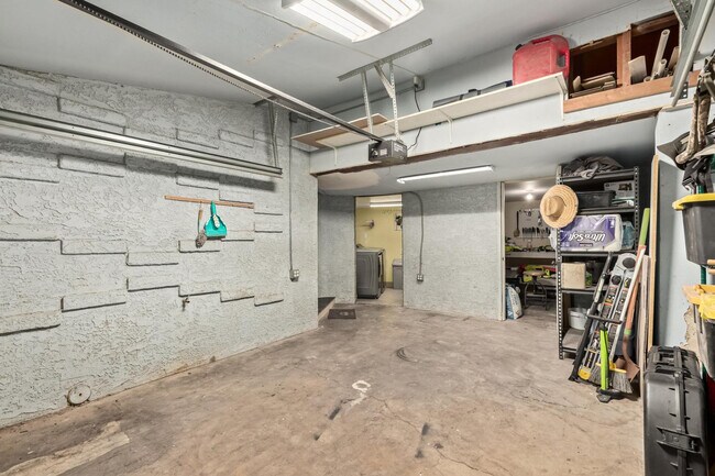 Building Photo - 3730 E Kings Ave