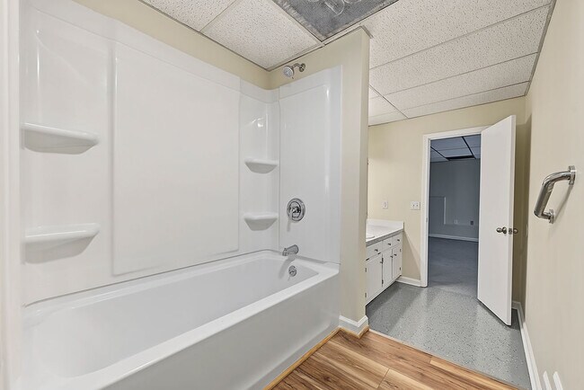 Building Photo - 129a McWhirter Pl