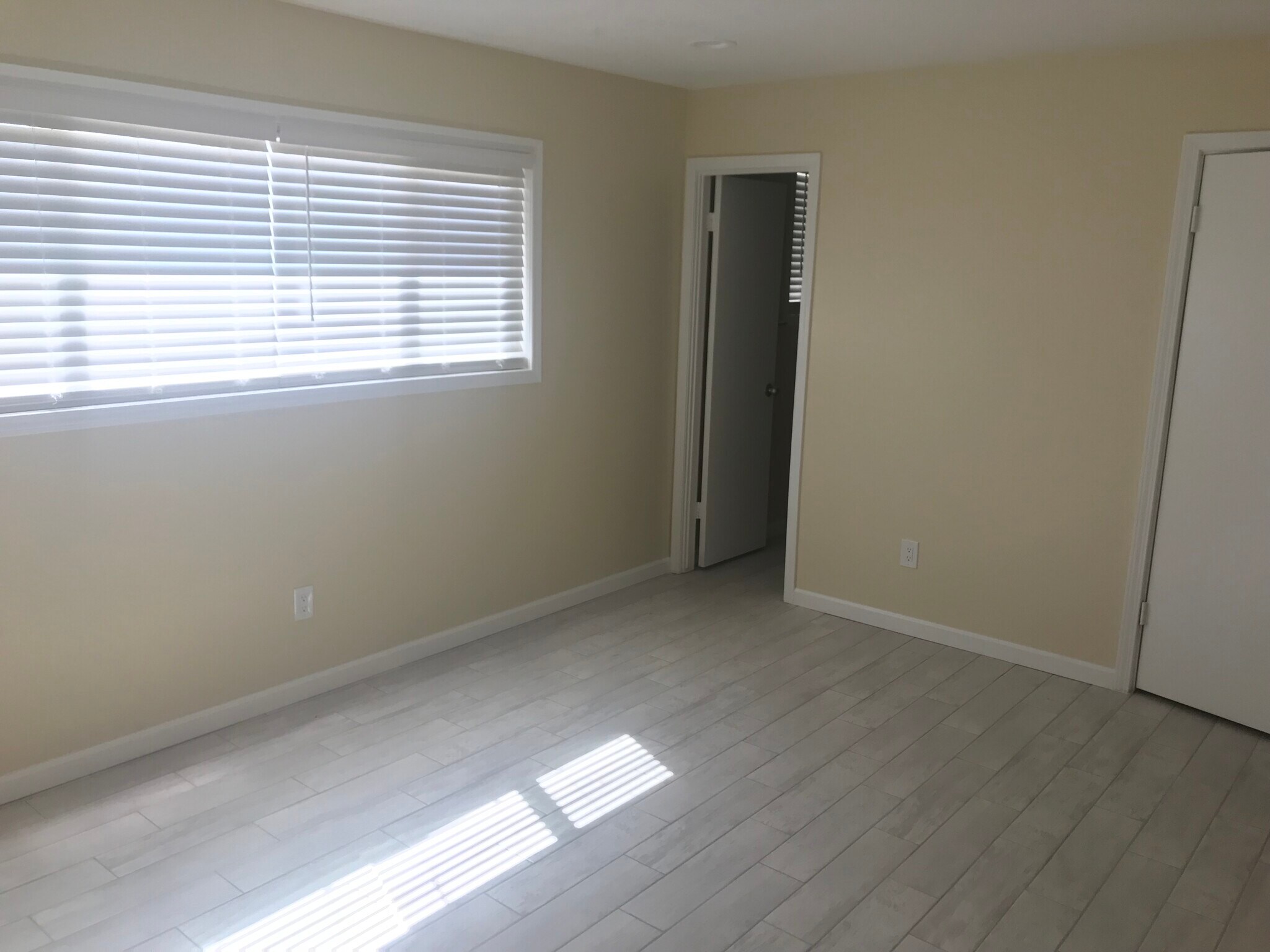 Building Photo - 7881 Hyssop Dr