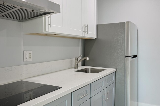 Building Photo - 3772 Clavelita St