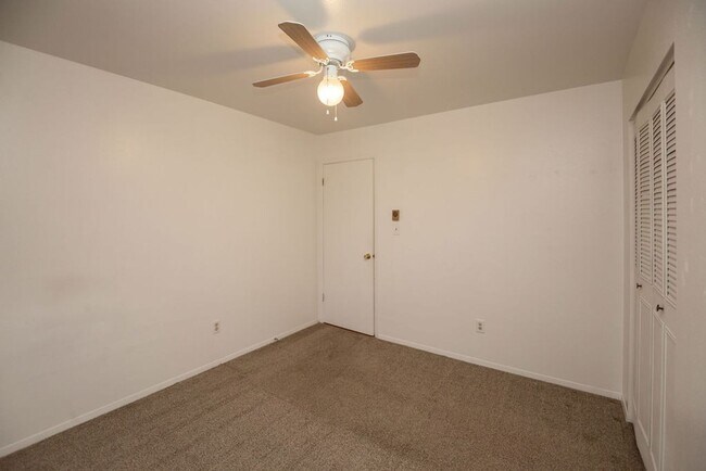 Building Photo - 3208 Spruce Dr