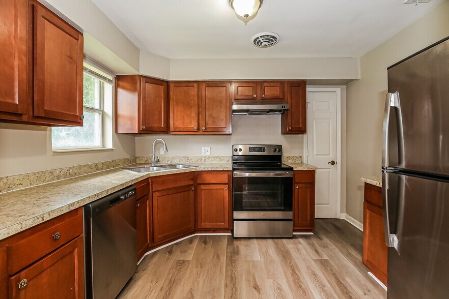 Building Photo - 2615 Ligustrum Rd
