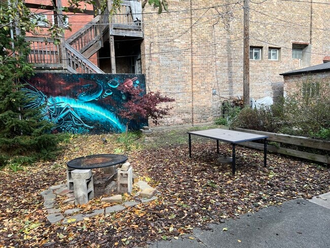 Building Photo - 1336 W Farwell Ave