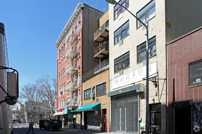 Building Photo - 302 Broome St