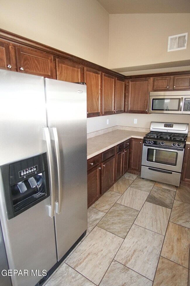 Building Photo - 12945 Hueco Hill Dr