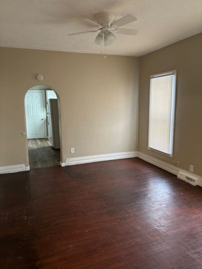 Building Photo - Charming 3 Bedroom 1 Bath Home