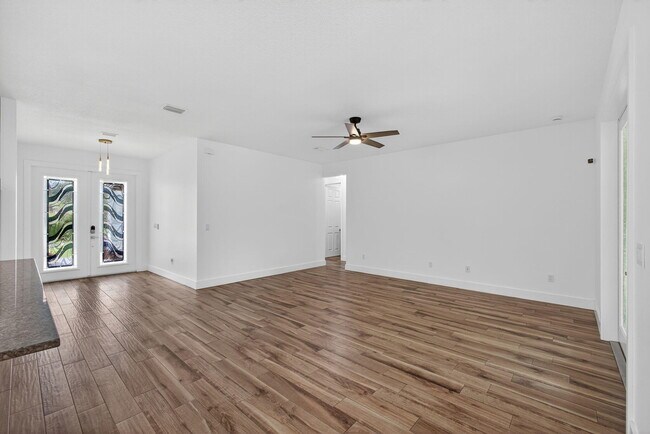 Building Photo - 16215 83rd Pl N