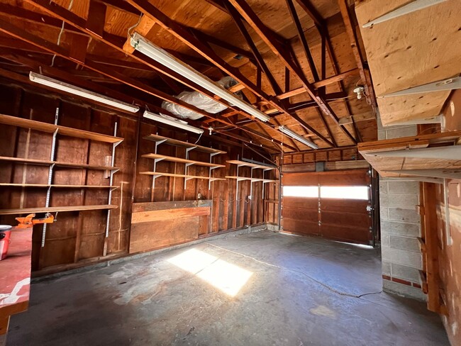 Building Photo - MOVE IN SPECIAL! Hazel Dell Daylight Ranch...