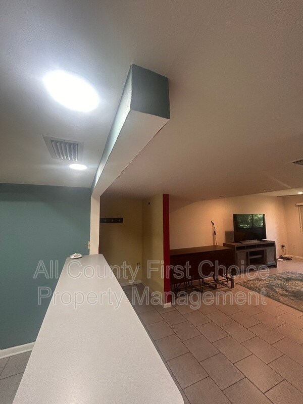 Building Photo - 760 S Village Dr