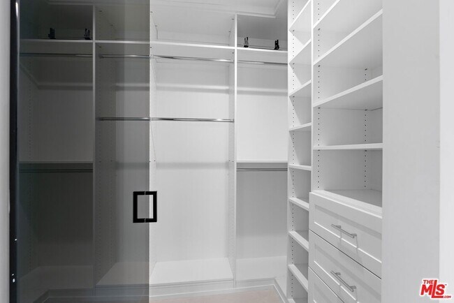 Building Photo - 201 S Bedford Dr