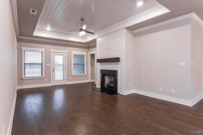 Building Photo - 14668 Greenleaf Dr