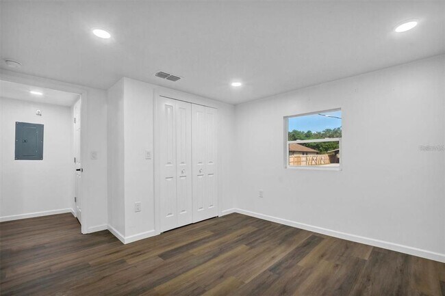 Building Photo - 414 Monroe Ln