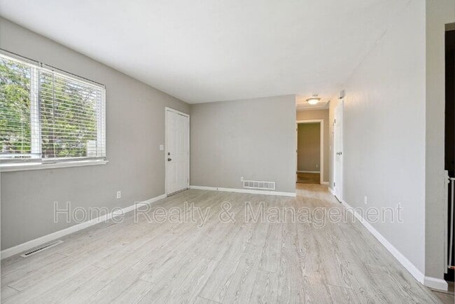 Building Photo - 10444 Hoyt Ct