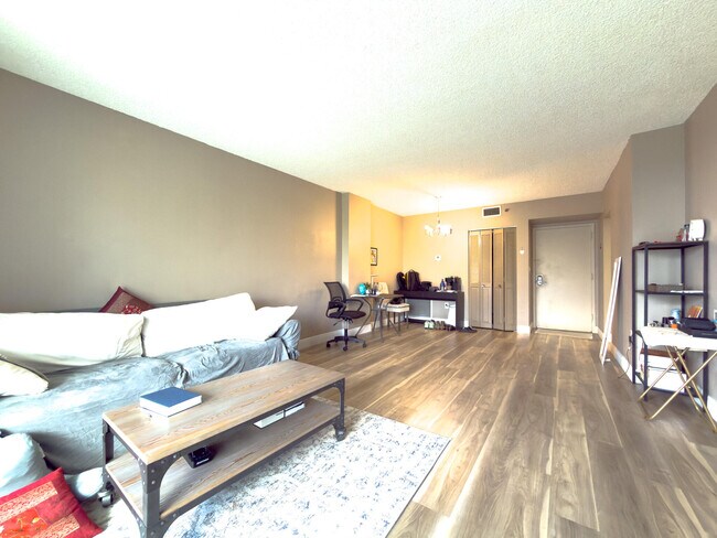 Building Photo - 919 Hillcrest Dr