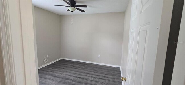 Building Photo - 911 Gloucester Ct