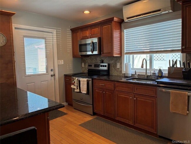 Building Photo - 65 Morning Glory Rd