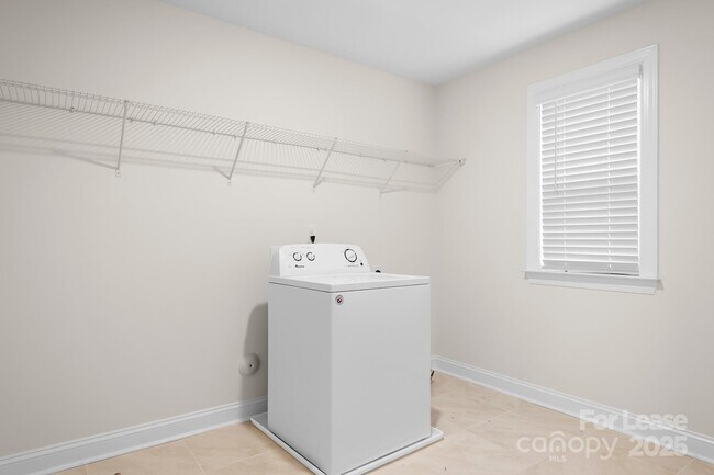 Building Photo - 196 Longleaf Dr