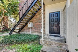 Building Photo - 2121 El Paseo St