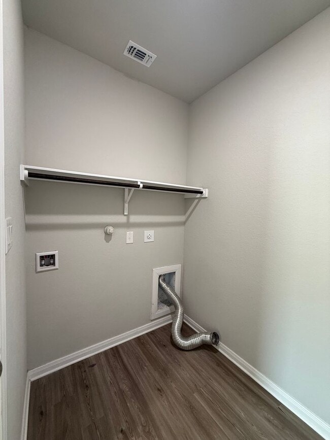 Building Photo - Charming 3-Bedroom Duplex in New Braunfels...