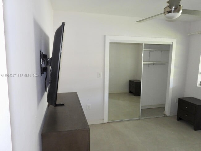 Building Photo - 715 Hollywood Blvd