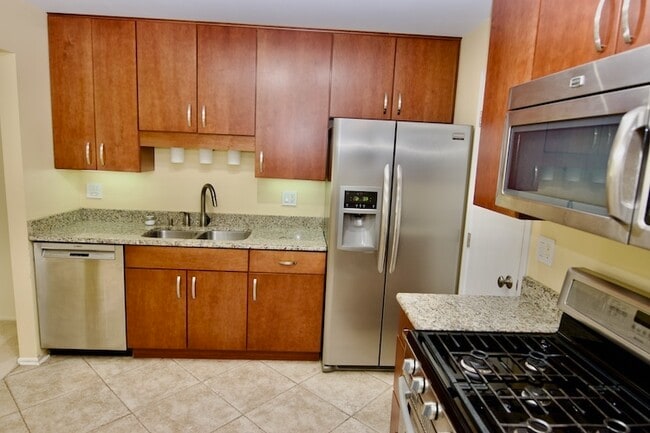 Building Photo - 1047 Auburn Ln