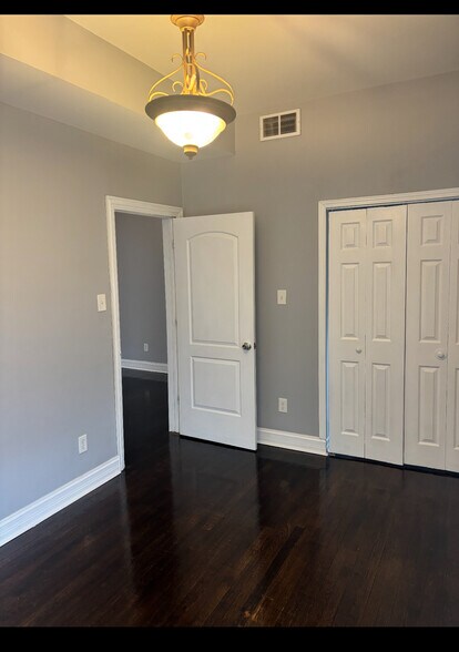 Building Photo - 3851 W Adams St