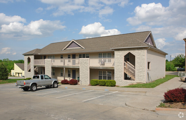 Primary Photo - Country Club Apartments