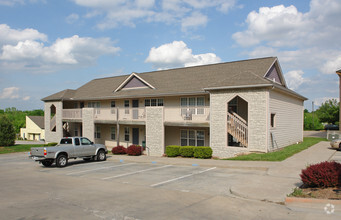 Building Photo - Country Club Apartments