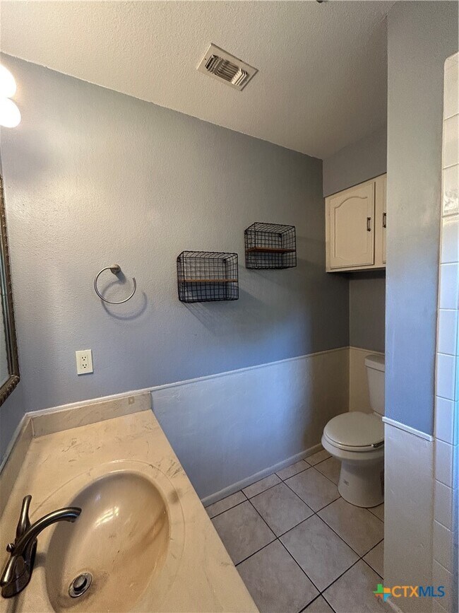 Building Photo - 826 Timber Dr