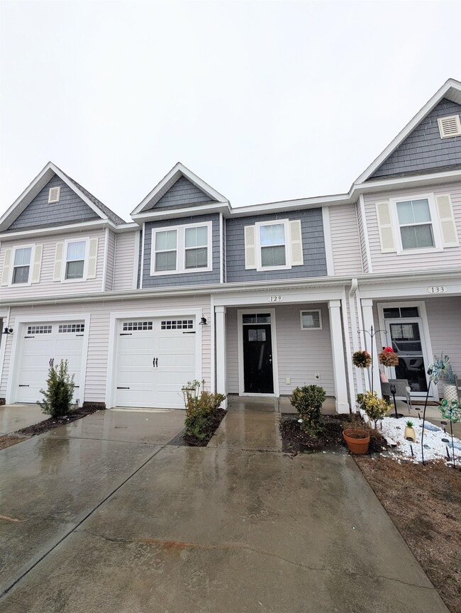 Building Photo - 129 Goldenrod Cir