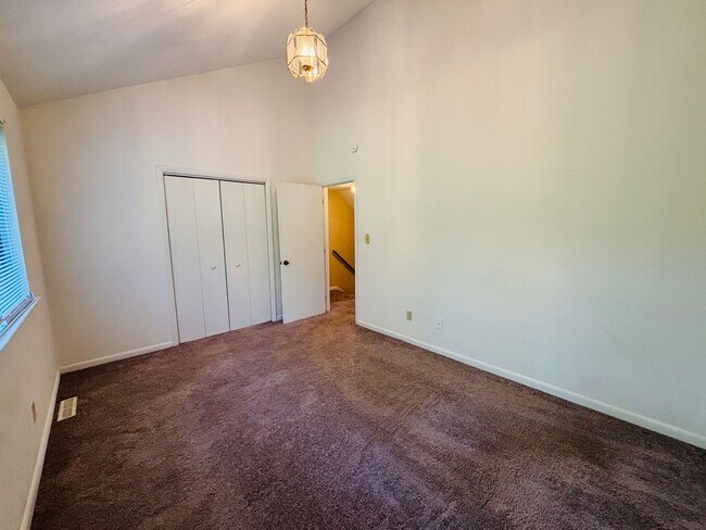 Building Photo - 233 Fairfax Rd
