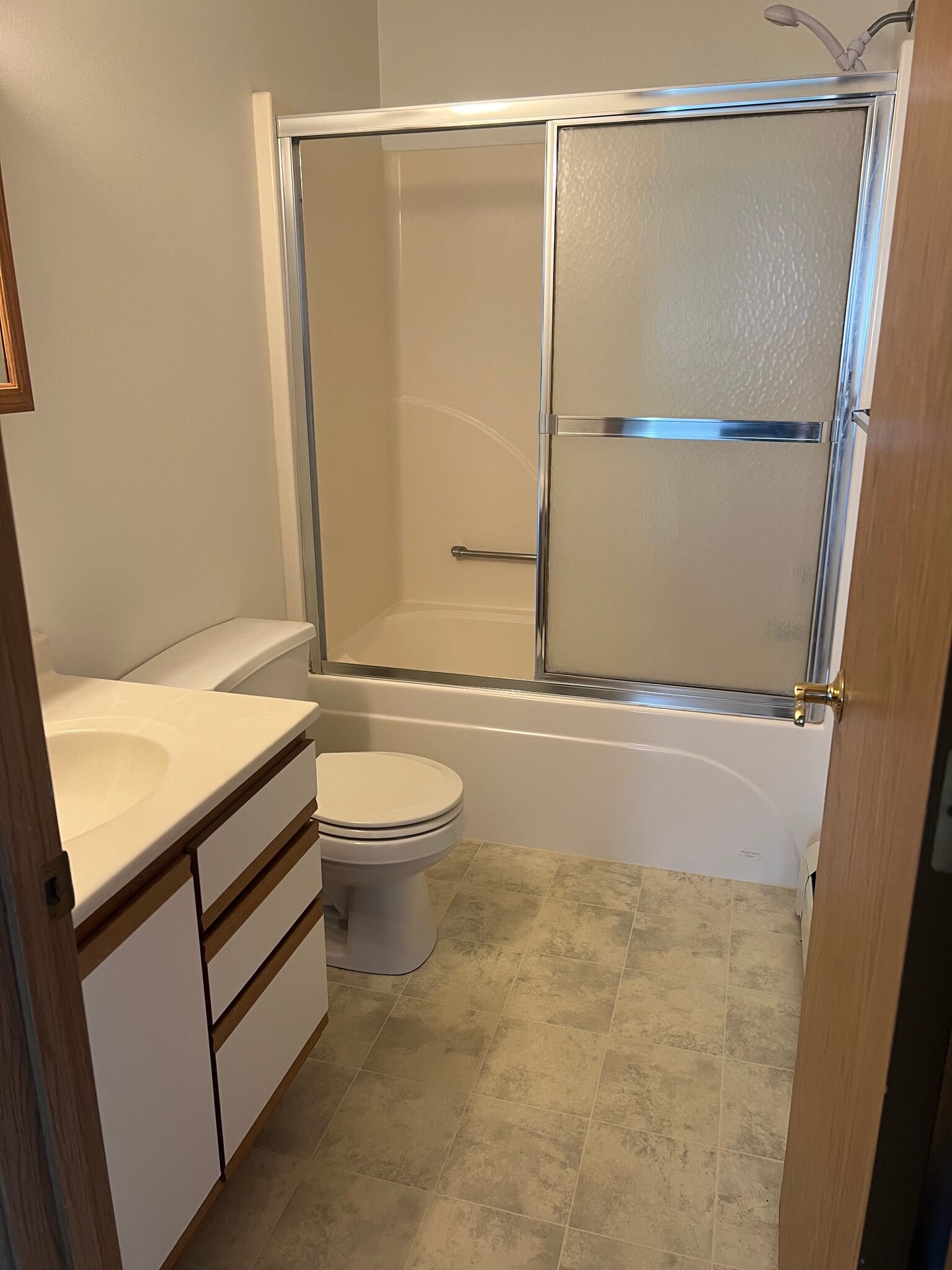 Main bath - 412 6th Ave