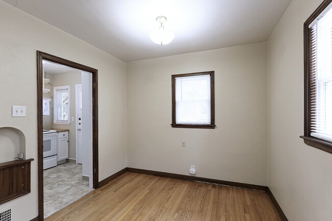 Building Photo - 1425 S 11th St