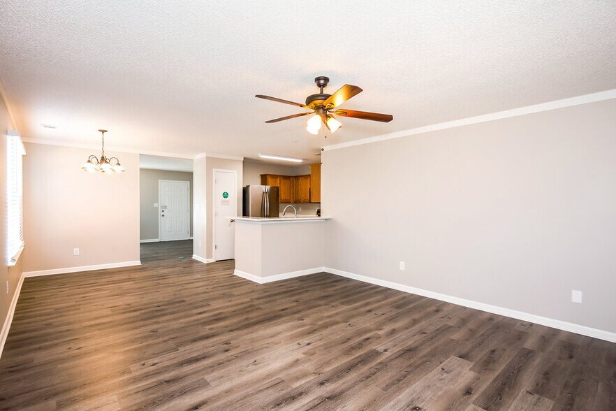 Building Photo - 3037 Champion Ln SW