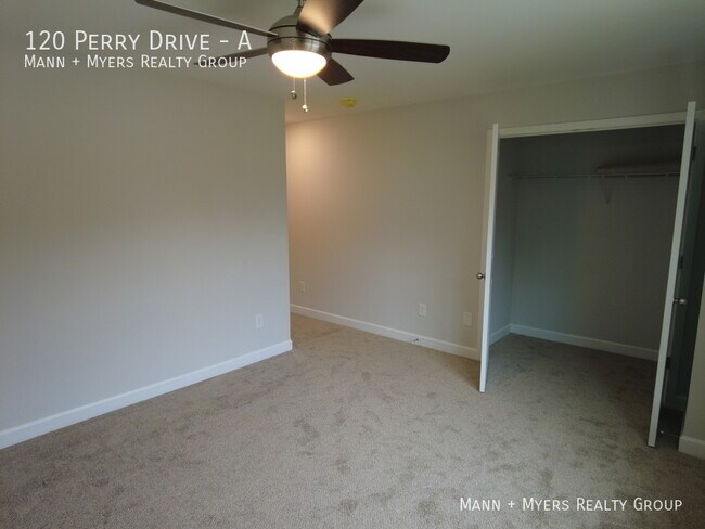 Building Photo - 120 Perry Dr