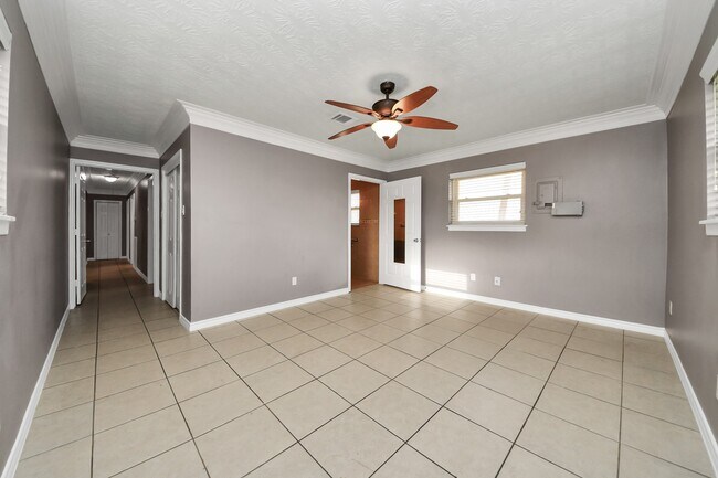 Building Photo - 4402 Ludwig Ln