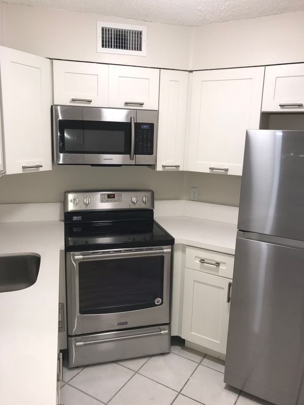 Building Photo - 216 Lake Pointe Dr