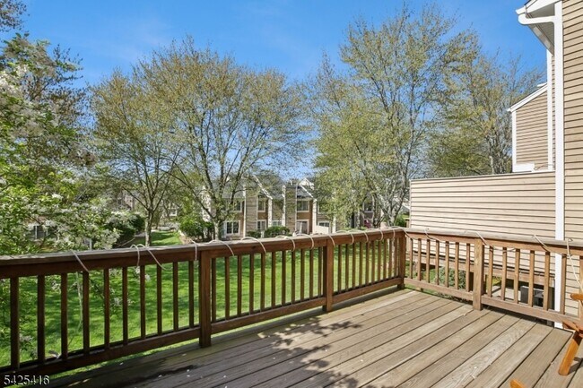 Building Photo - 14 Exeter Rd