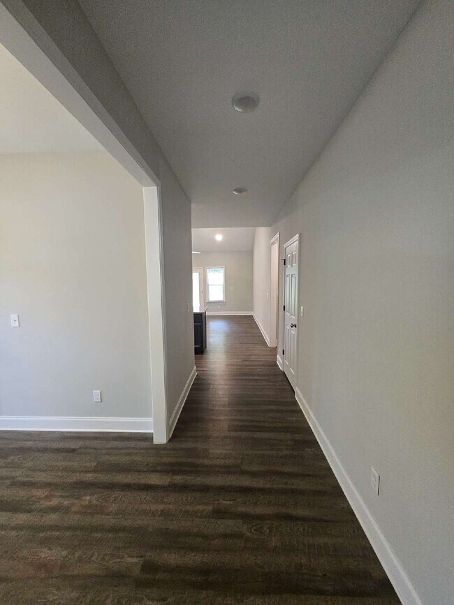 Building Photo - Charming 3-Bedroom Retreat Near Hamilton P...