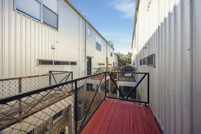 Building Photo - 1617 Tuam St