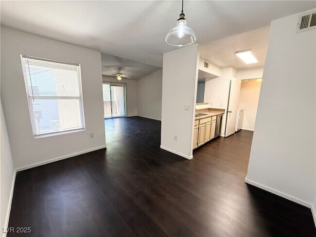 Building Photo - 555 E Silverado Ranch Blvd