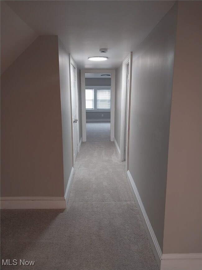 Building Photo - 1635 Hillcrest Rd