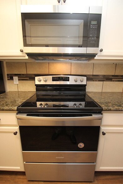 Building Photo - 13 Hideaway Dr