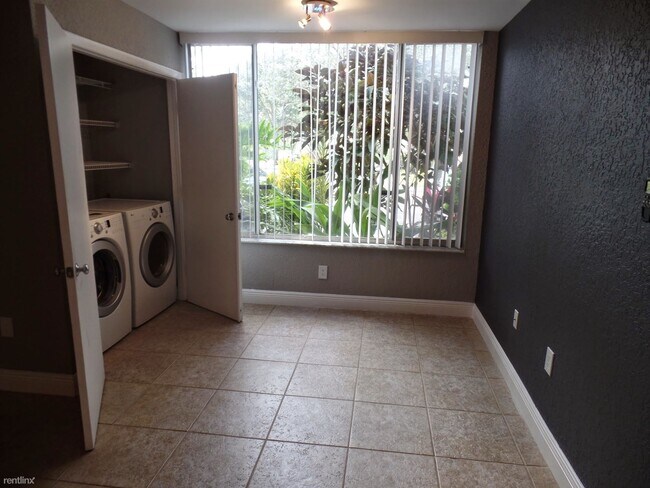 Building Photo - 1 br, 1 bath Condo - Lakeview Club