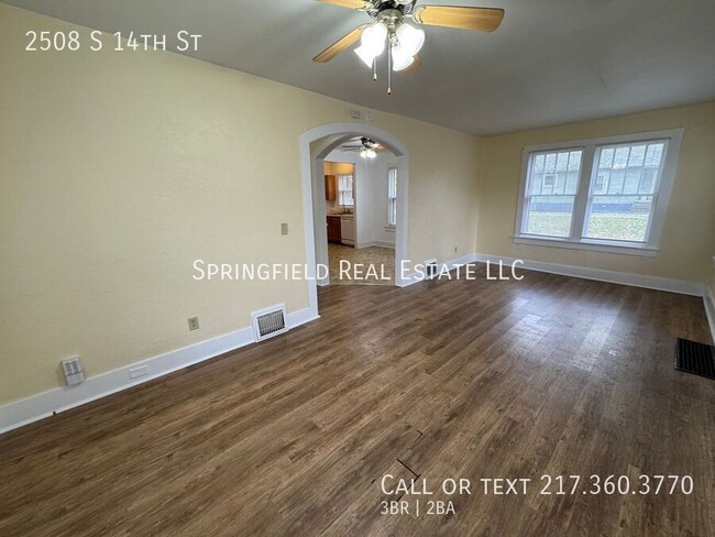 Building Photo - Spacious 3 Bed, 2 Bath Home with Balcony a...