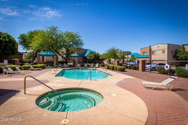 Building Photo - 1015 S Val Vista Dr