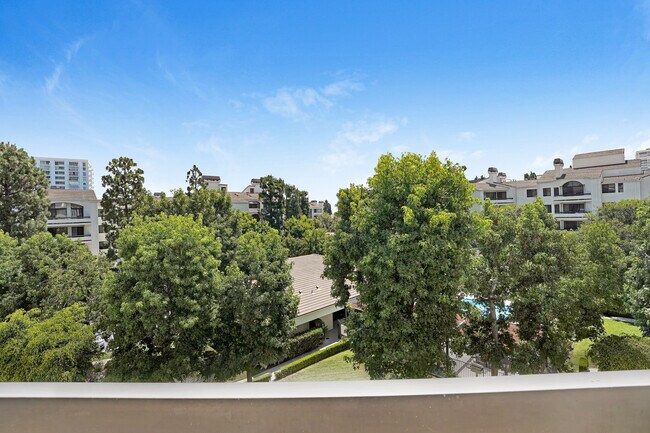 Building Photo - 2112 Century Park Ln