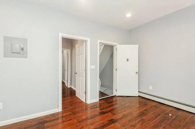 Building Photo - 705 8th St