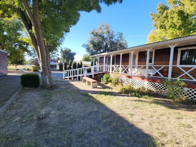 Building Photo - 8260 Sherwood Blvd